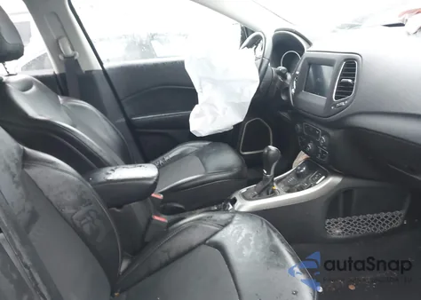 2018 Jeep Compass Latitude 4X4 z USA, uszkodzony, nr VIN 3C4NJDBB9JT480133